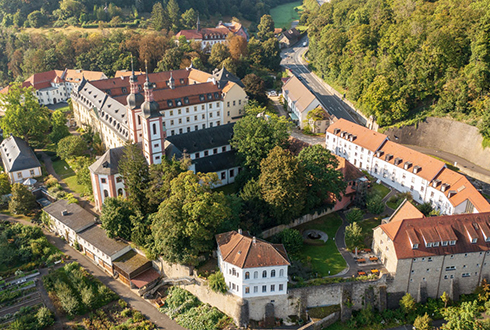 Luftbild des Klosters Oberzell